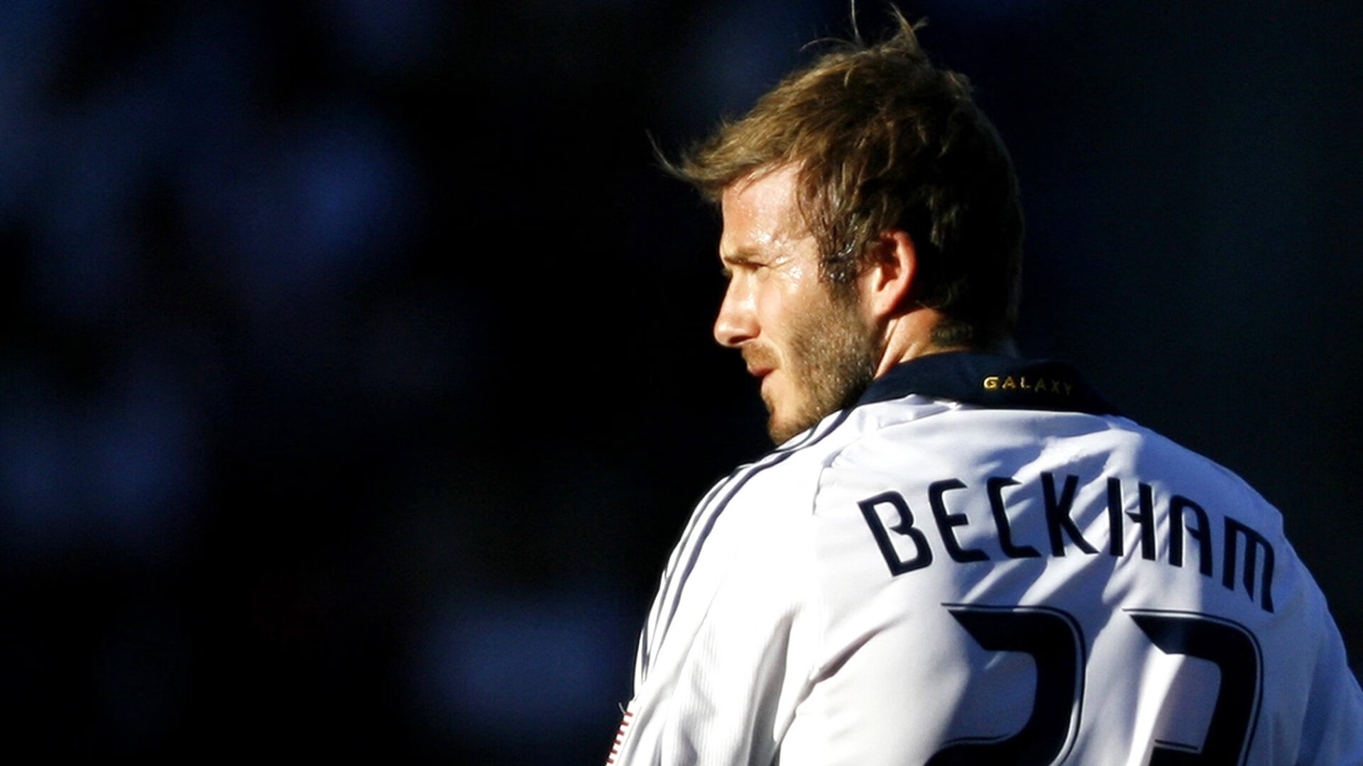 英超裁判采用最新技术，判罚更精准，2021赛季英超裁判